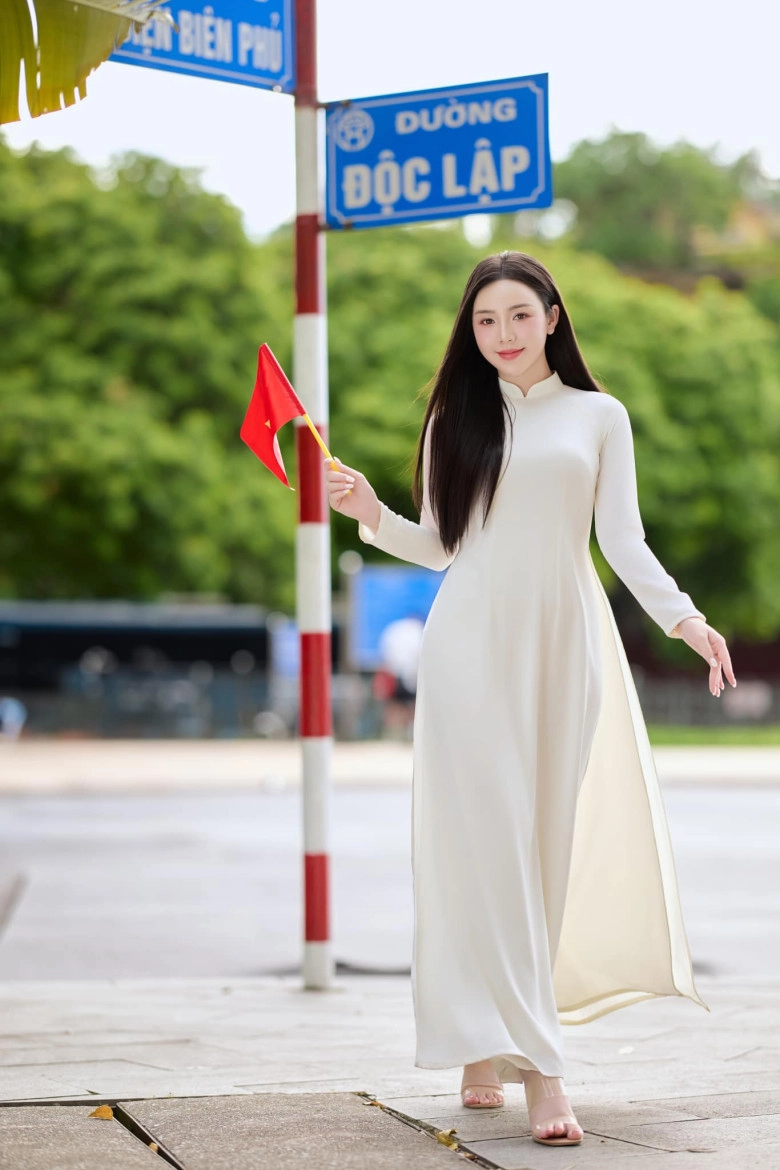 Ngắm dàn mỹ nhân vtv mặc áo dài rực rỡ dậy từ 5 giờ sáng vẫn xinh như hoa tham dự buổi hợp luyện mừng quốc khánh - 10