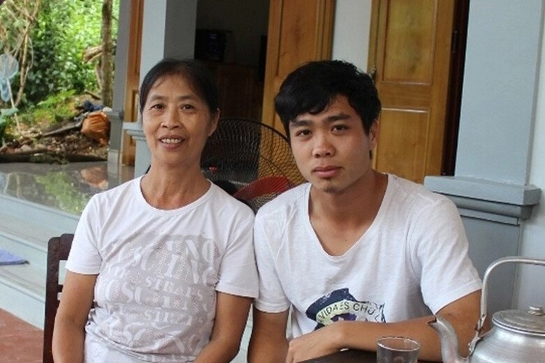 Nghẹn lòng cầu thủ tiến linh 8 tuổi mới biết mặt mẹ công vinh quỳ khóc khi mẹ bỏ thuốc chuột vào thức ăn - 7