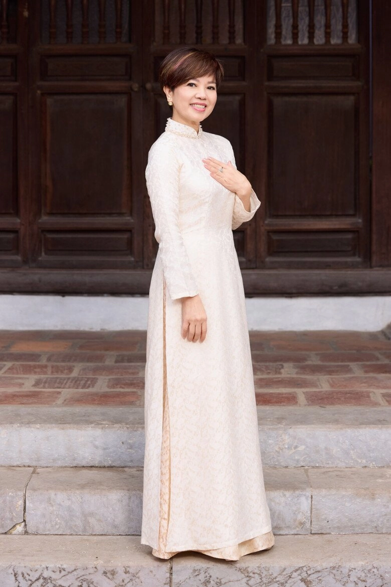 Ngọc huyền khoe dáng người cực dẻo như diễn xiếc ở tuổi nghỉ hưu con trai chí trung phải bái phục mẫu hậu - 4