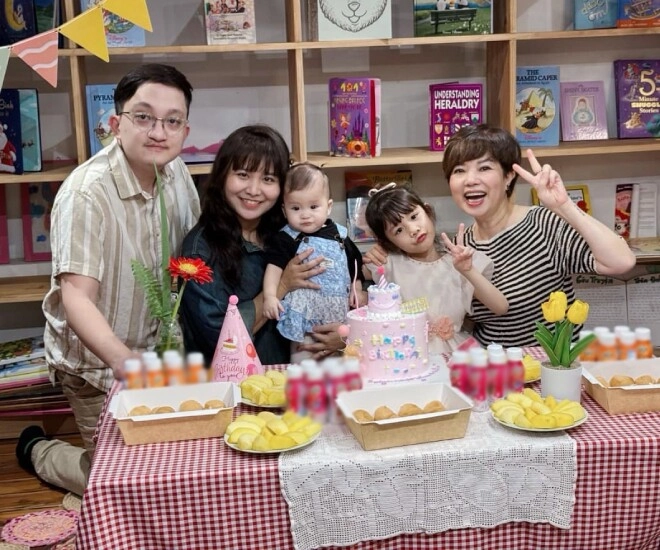 Nsnd ngọc huyền trẻ trung rạng ngời bên 2 cháu nội nsưt chí trung nói vợ cũ sống hạnh phúc hậu ly hôn - 1
