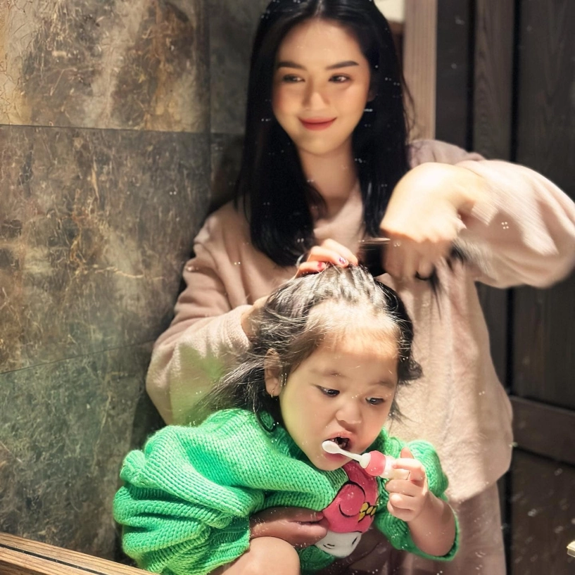 Ngọc trinh thuê người về biệt thự 60 tỷ chơi với con gái ái nữ 6 tuổi mong mẹ sớm sinh thêm em - 6