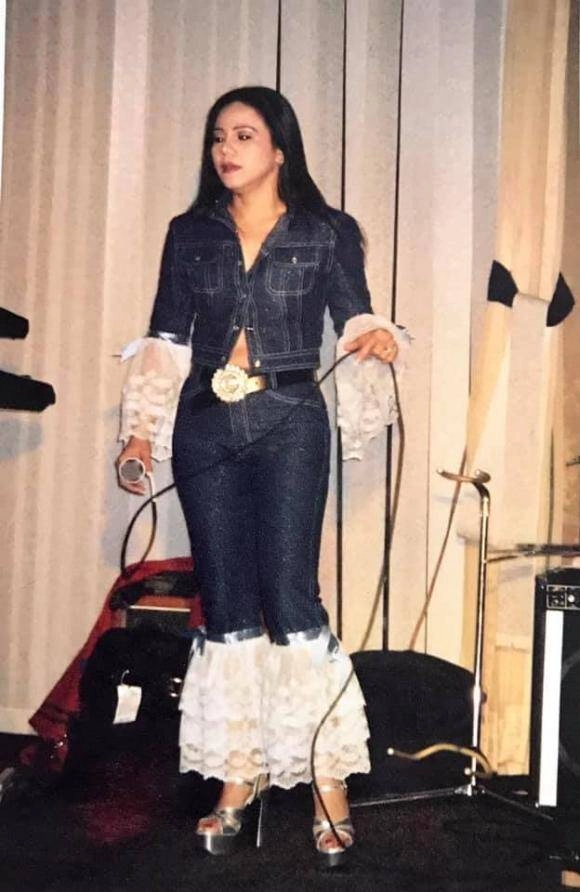ngôi sao quảng cáo dàn karaoke 30 năm trước giờ là nữ hoàng nhạc rock nhan sắc thay đổi khó nhận ra - 7