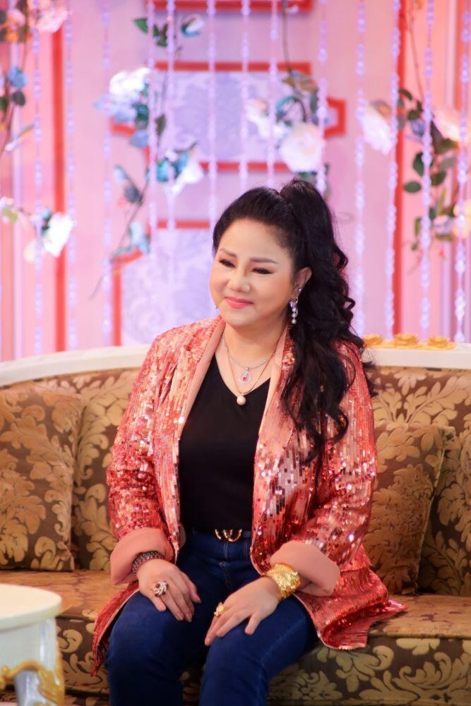 ngôi sao quảng cáo dàn karaoke 30 năm trước giờ là nữ hoàng nhạc rock nhan sắc thay đổi khó nhận ra - 8