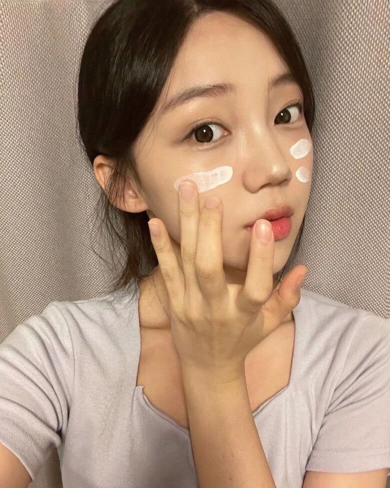 Ngồi trong văn phòng da vẫn sạm như thường chị em công sở nằm lòng 5 điều quan trọng để bảo vệ da - 2