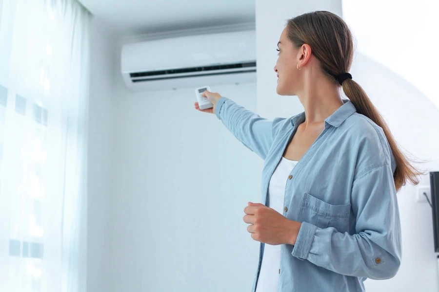 Ngồi trong văn phòng da vẫn sạm như thường chị em công sở nằm lòng 5 điều quan trọng để bảo vệ da - 3