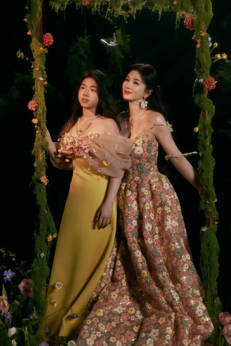 Người đẹp nức tiếng showbiz nhưng bị chê mẹ công con quạ phải đưa ái nữ ra nước ngoài học - 2