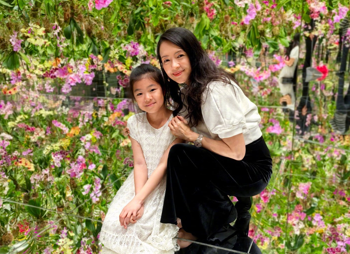 Người đẹp nức tiếng showbiz nhưng bị chê mẹ công con quạ phải đưa ái nữ ra nước ngoài học - 11