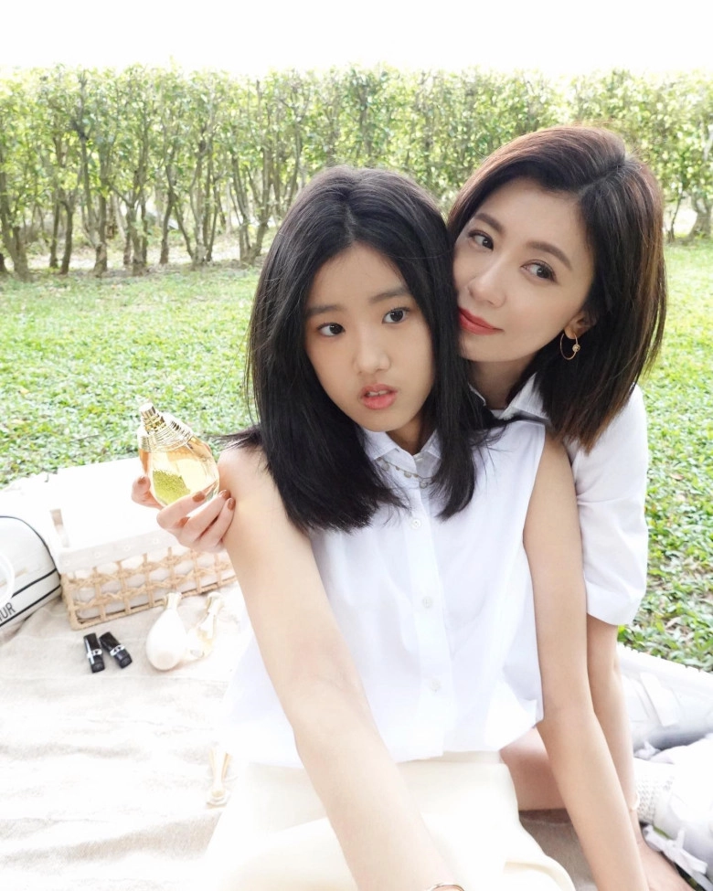 Người đẹp ra đi tay trắng chỉ cần nuôi con kết quả viên mãn bên hồng hài nhi kém 9 tuổi chồng cũ quá ê chề - 12