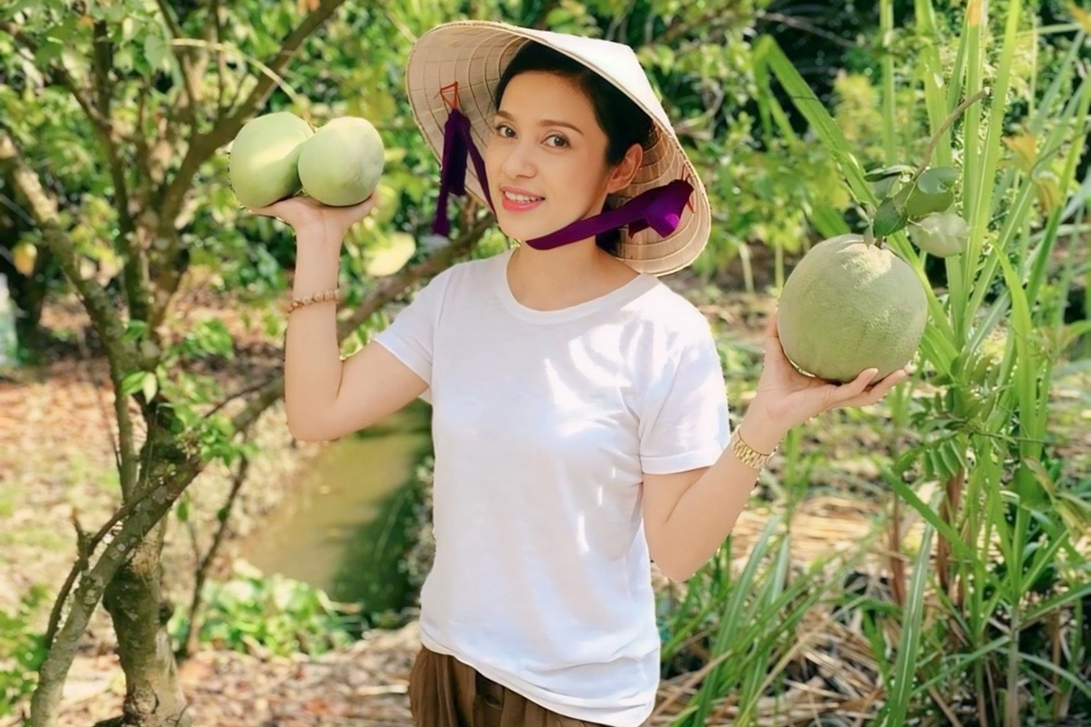 người đẹp tây đô việt trinh sống trong nhà vườn 3000m2 nhưng ăn cơm đạm bạc toàn rau để trẻ mãi không già - 6