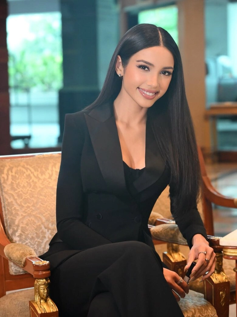 Người đẹp thi hoa hậu 4 lần mới đăng quang từng kiếm gần 3 tỷ chỉ trong một tiếng cao 1m78 body căng tràn đẹp mướt mắt - 9