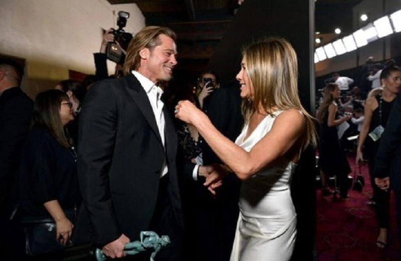 Người phụ nữ khiến angelina jolie lồng lộn dù đã ly hôn brad pitt vướng nghi vấn quan hệ thân mật với cựu tổng thống obama - 4
