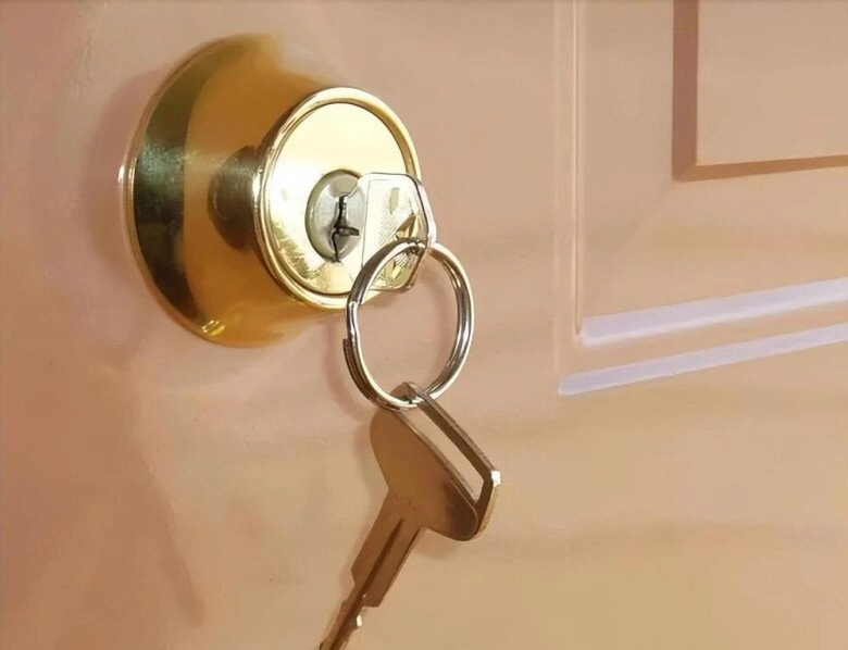 Người thông minh thường cắm chìa khóa vào cửa khi đi ngủ tôi đã học theo ngay sau khi biết lý do - 2