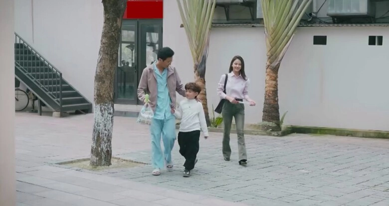 người tình trong cha tôi người ở lại bị chê râu tóc lùm xùm lương thu trang nói gì - 5