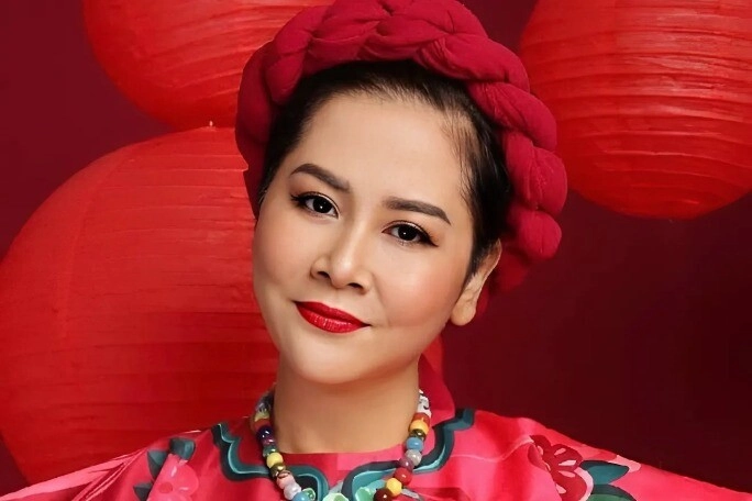 Người vợ hay ghen của ngọc hoàng quốc khánh là mỹ nhân hà thành có ánh mắt dao cau u70 vẫn sành điệu - 1