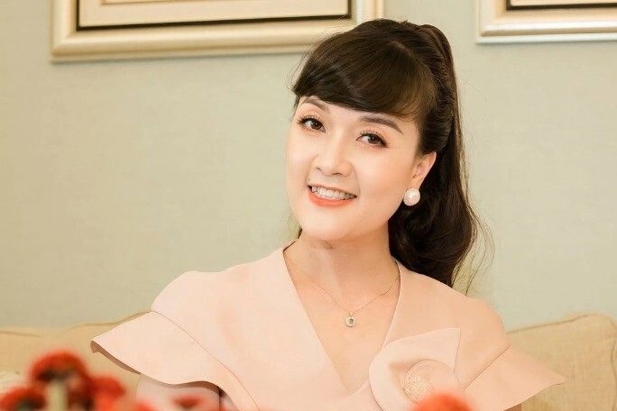 Người vợ hay ghen của ngọc hoàng quốc khánh là mỹ nhân hà thành có ánh mắt dao cau u70 vẫn sành điệu - 3