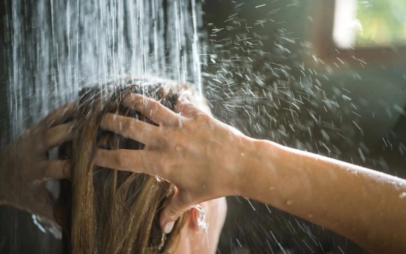 Nguyên nhân gây rụng tóc nhiều trong mùa đông khắc phục như thế nào - 1