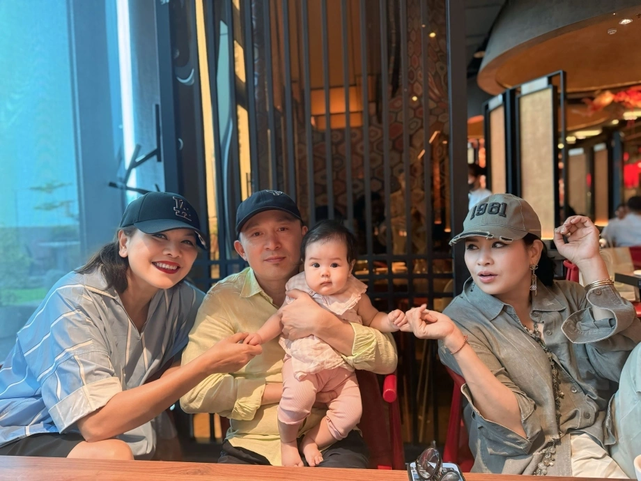 Nhạc sĩ quốc trung cười hả hê khi chiến thắng vợ cũ thanh lam cùng nữ diva có khoảnh khắc sum họp bên 2 con ruột - 1