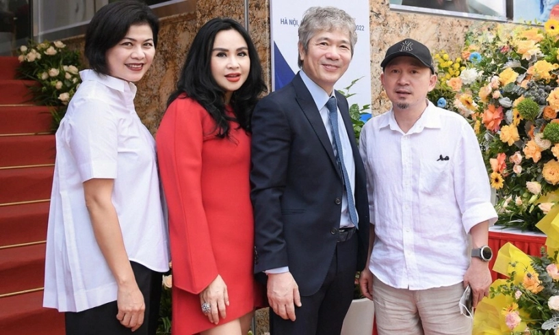 Nhạc sĩ quốc trung tung loạt ảnh tình tứ bên bạn gái chồng bác sĩ của diva thanh lam nhắn nhủ chúc mừng - 3