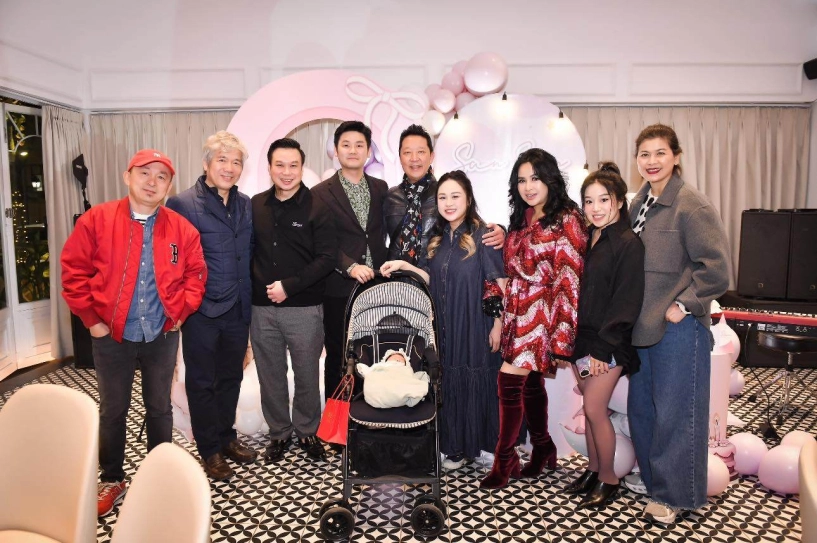 Diva thanh lam hạnh phúc từ ngày đón thành viên mới khoe tiểu công chúa giống mình như 2 giọt nước - 10