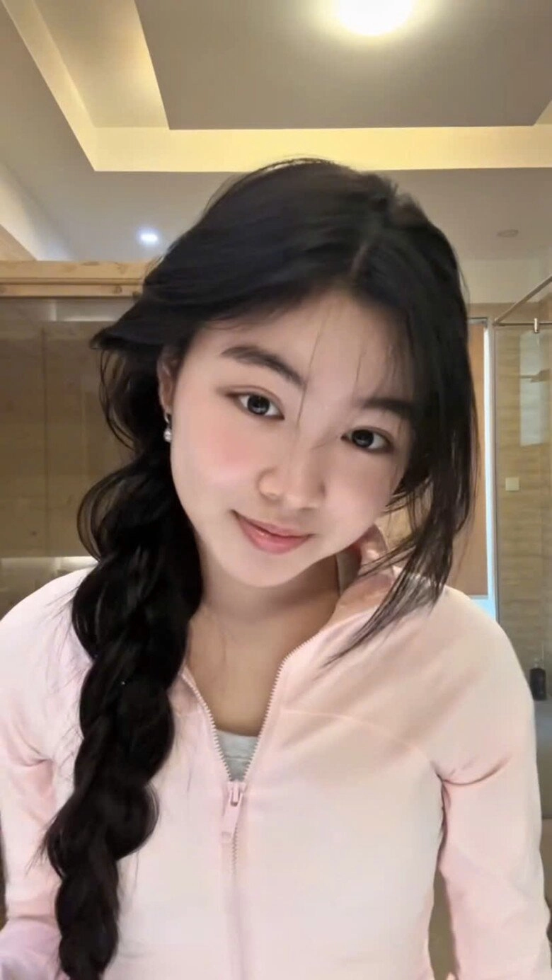 Nhan sắc con gái quyền linh khi để mặt mộc khiến nhiều người xao xuyến chỉ trong đoạn clip dài 1 phút - 4