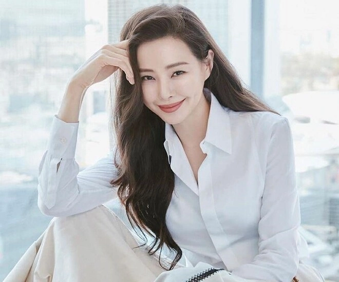Nhan sắc cựu hoa hậu bị phạt thuế gần 100 tỷ đồng gấp đôi song hye kyo suýt phải bỏ con ở tuổi 40 - 1