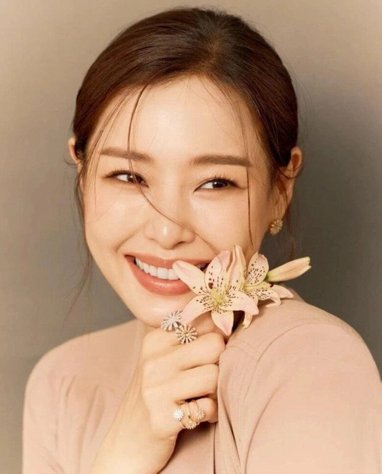 Nhan sắc cựu hoa hậu bị phạt thuế gần 100 tỷ đồng gấp đôi song hye kyo suýt phải bỏ con ở tuổi 40 - 4