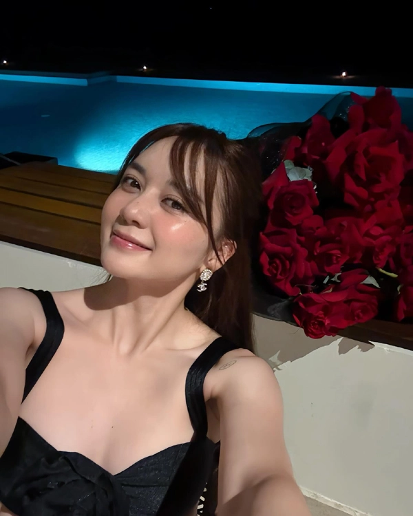 Nhan sắc đời thực của nữ ca sĩ xứ thanh được hồ ngọc hà khen em đẹp và mướt hơn chị - 1