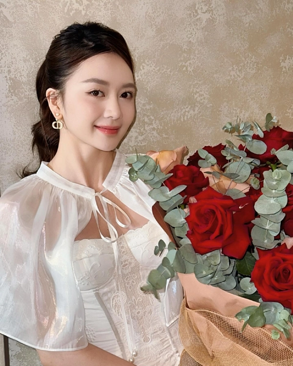 Nhan sắc đời thực của nữ ca sĩ xứ thanh được hồ ngọc hà khen em đẹp và mướt hơn chị - 9