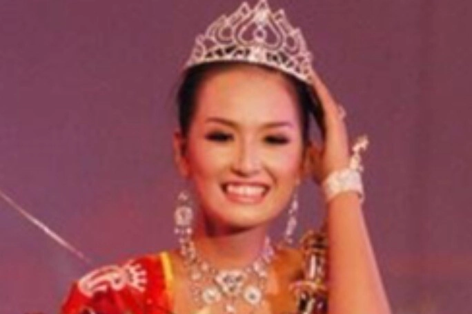 Nhan sắc nàng hậu lên ngôi khi 16 tuổi và chiếc vương miện bị lãng quên - 3