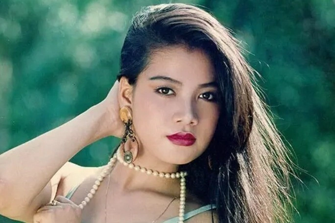 Nhan sắc nàng hậu lên ngôi khi 16 tuổi và chiếc vương miện bị lãng quên - 4