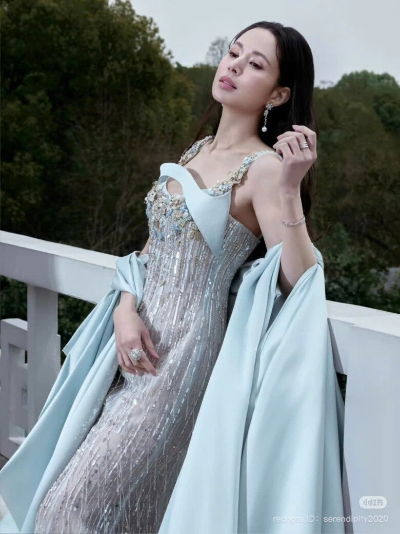 Nhan sắc tiểu long nữ kinh điển nhất màn ảnh sau 30 năm làm dân tình xôn xao kẻ chê bai người lại khen nức nở - 1