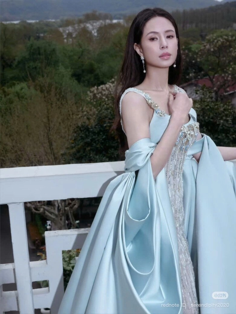 Nhan sắc tiểu long nữ kinh điển nhất màn ảnh sau 30 năm làm dân tình xôn xao kẻ chê bai người lại khen nức nở - 2