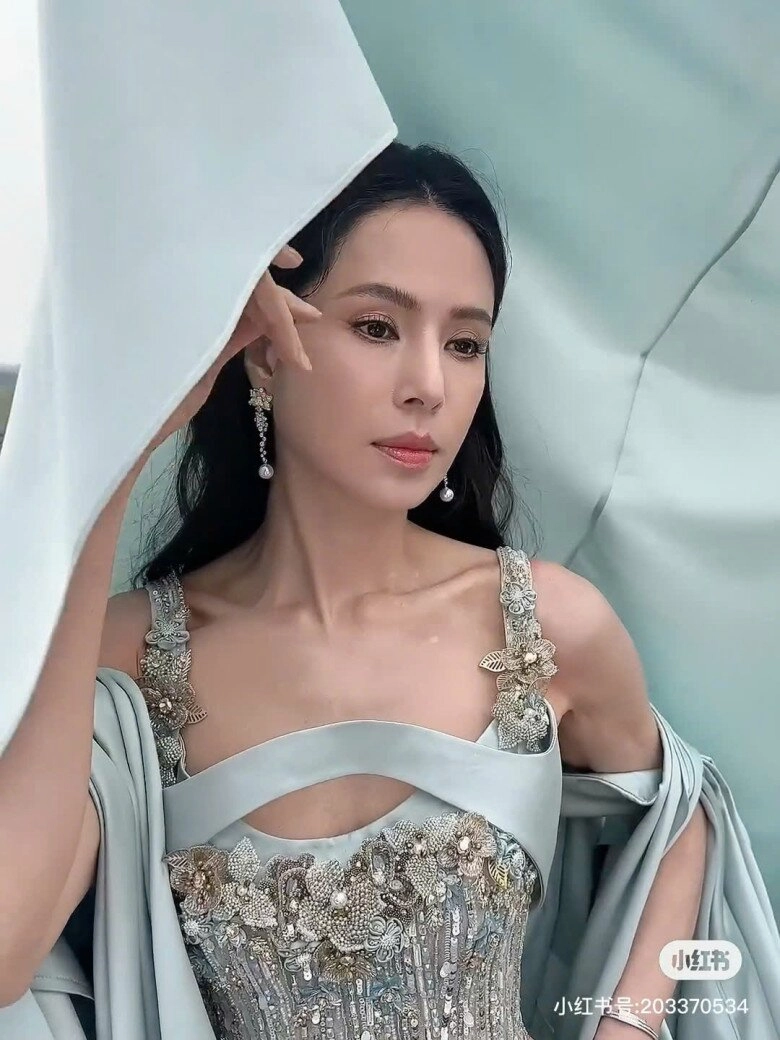 Nhan sắc tiểu long nữ kinh điển nhất màn ảnh sau 30 năm làm dân tình xôn xao kẻ chê bai người lại khen nức nở - 4