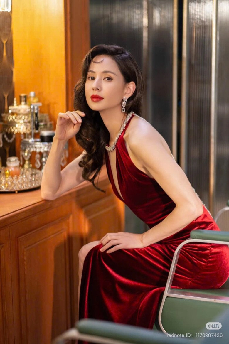 Nhan sắc tiểu long nữ kinh điển nhất màn ảnh sau 30 năm làm dân tình xôn xao kẻ chê bai người lại khen nức nở - 8