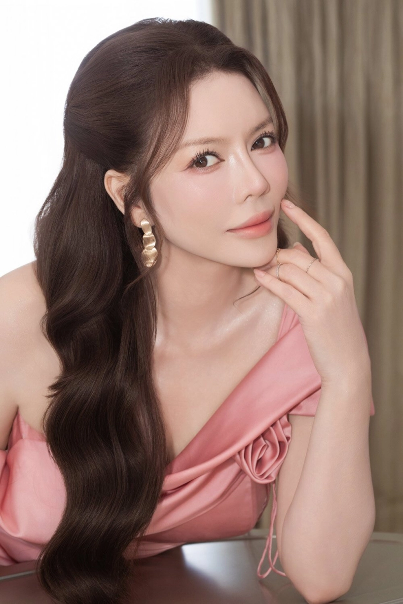 Nhan sắc vị khách mời muốn giật hoa cưới của hồ quỳnh hương lên truyền hình nước ngoài vẫn đẹp phát sáng - 2