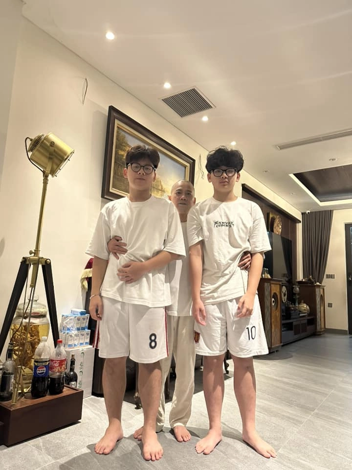 Nhan sắc vợ từng thi hoa hậu của thiên lôi xấu nhất táo quân 3 con được khen đẹp nhờ gen mẹ - 14