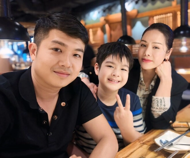 Nhật kim anh cùng chồng cũ quây quần hạnh phúc bên con trai quý tử nay rõ nét tuấn tú giống hệt bố - 1