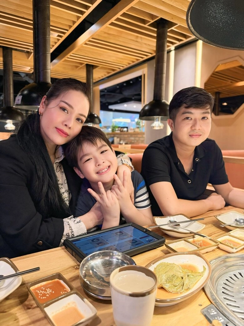 Nhật kim anh cùng chồng cũ quây quần hạnh phúc bên con trai quý tử nay rõ nét tuấn tú giống hệt bố - 2