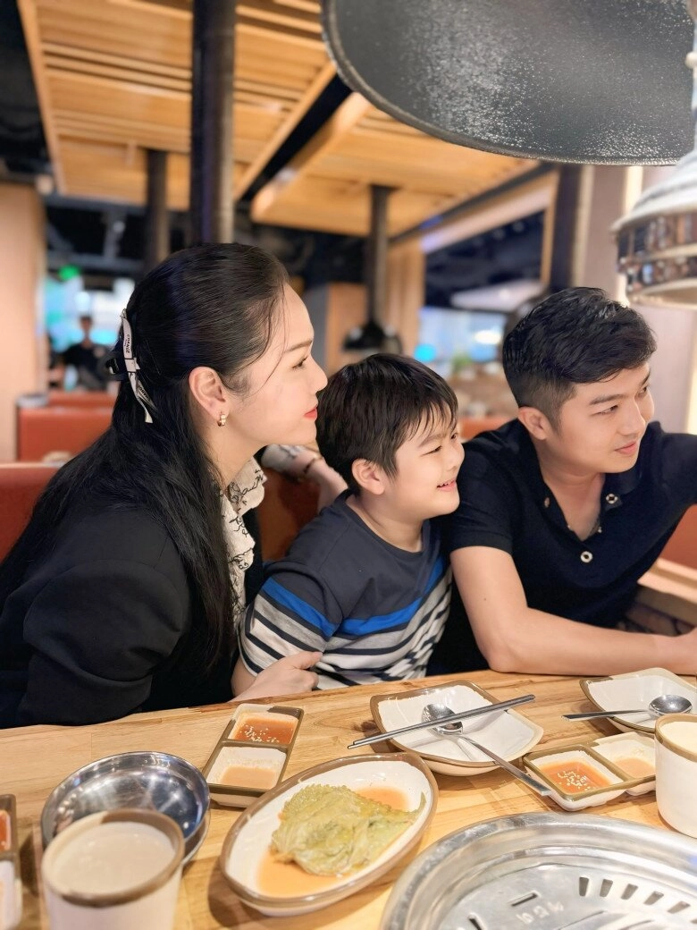 Nhật kim anh cùng chồng cũ quây quần hạnh phúc bên con trai quý tử nay rõ nét tuấn tú giống hệt bố - 3