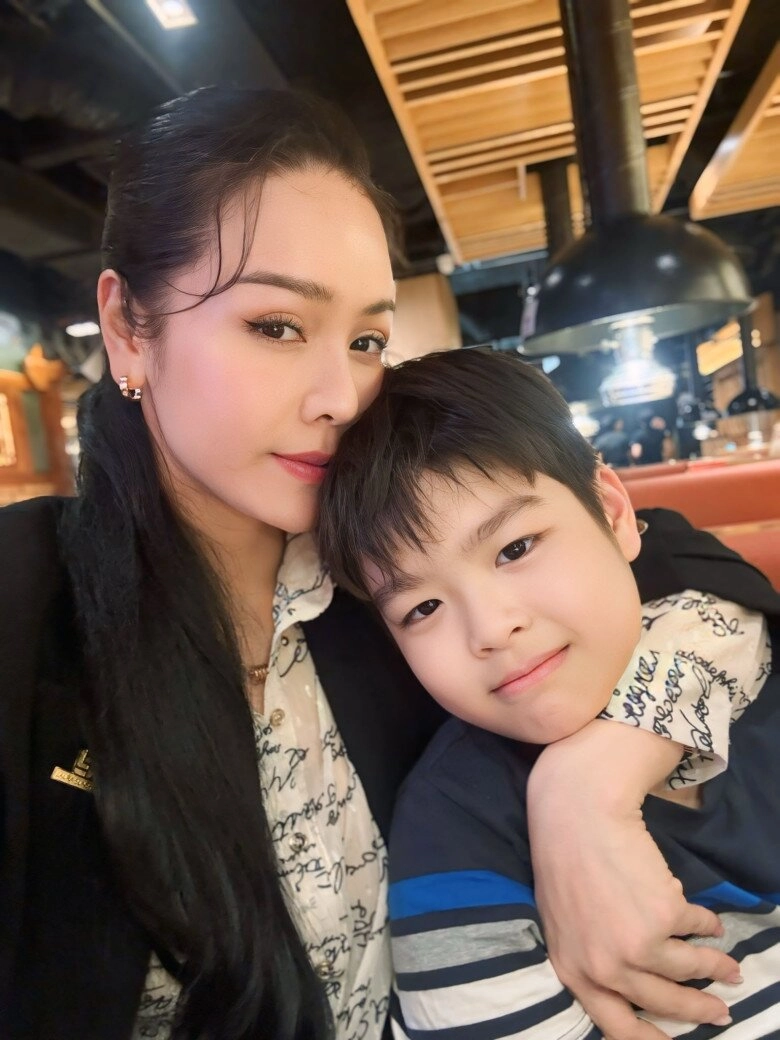 Nhật kim anh cùng chồng cũ quây quần hạnh phúc bên con trai quý tử nay rõ nét tuấn tú giống hệt bố - 4
