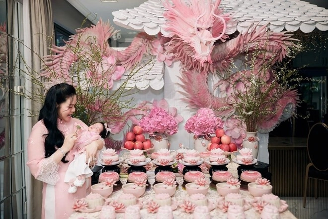 Nhật kim anh kể nguồn gốc tiệc đầy tháng con toàn vàng tiểu công chúa gần 2 tháng đã có 2 tủ đồ riêng - 2