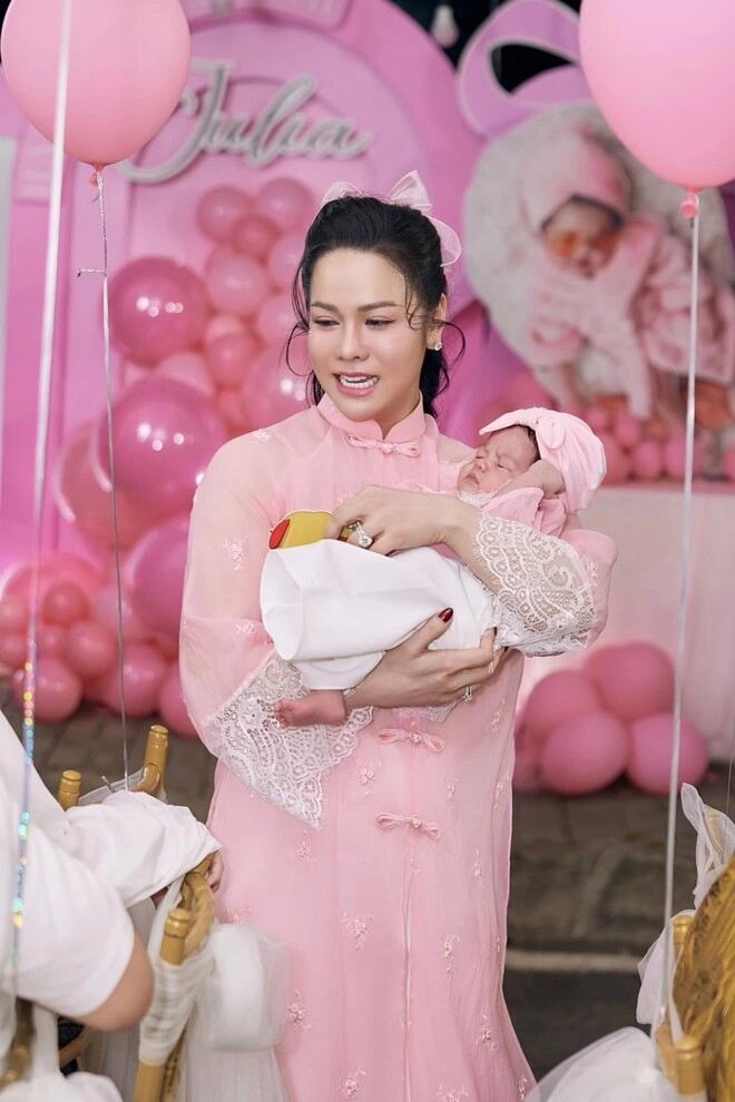 Nhật kim anh kể nguồn gốc tiệc đầy tháng con toàn vàng tiểu công chúa gần 2 tháng đã có 2 tủ đồ riêng - 14
