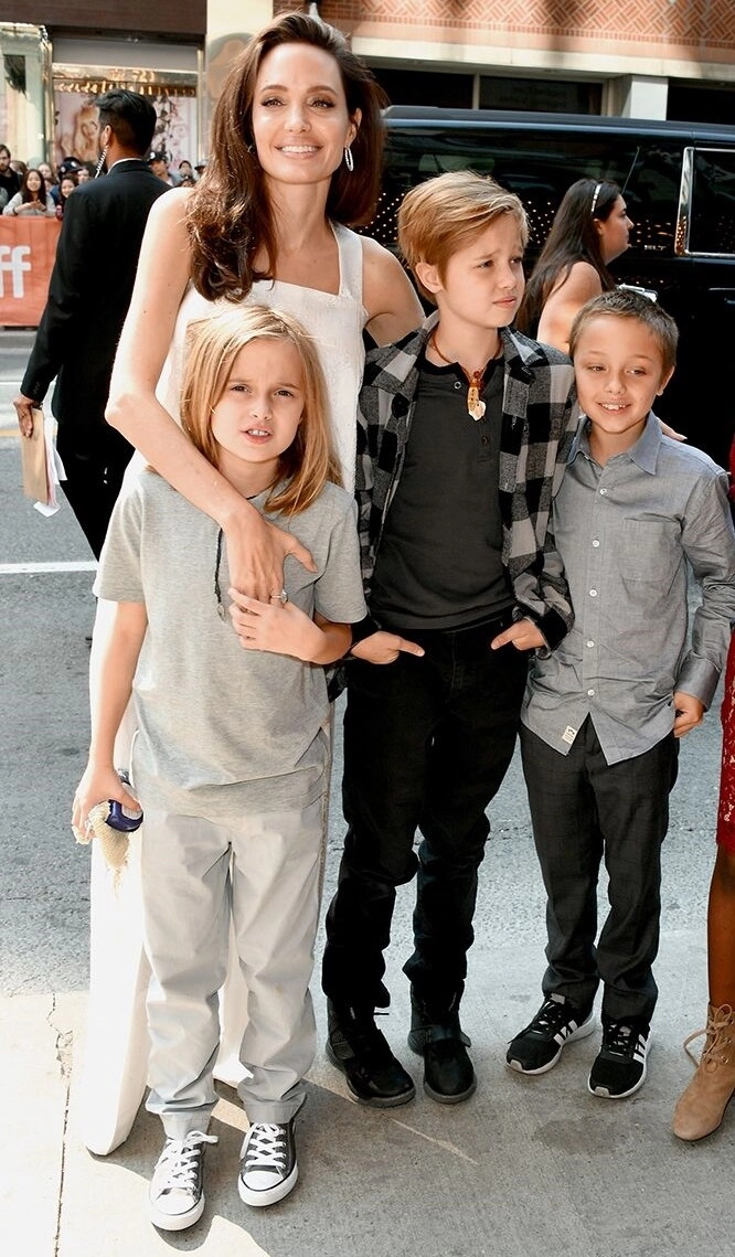 Những em bé hot nhất hollywood một thời harper backham vẫn là công chúa suri cruise bị ghẻ lạnh đến nỗi bỏ họ cha - 10