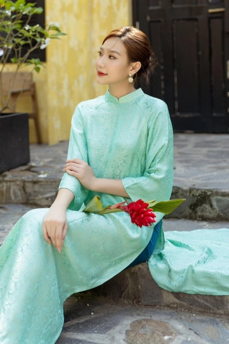 Những kiểu tóc đẹp để phối cùng áo dài khi chụp ảnh 29 tôn lên ngũ quan hài hòa lại giúp chị em hack tuổi - 3