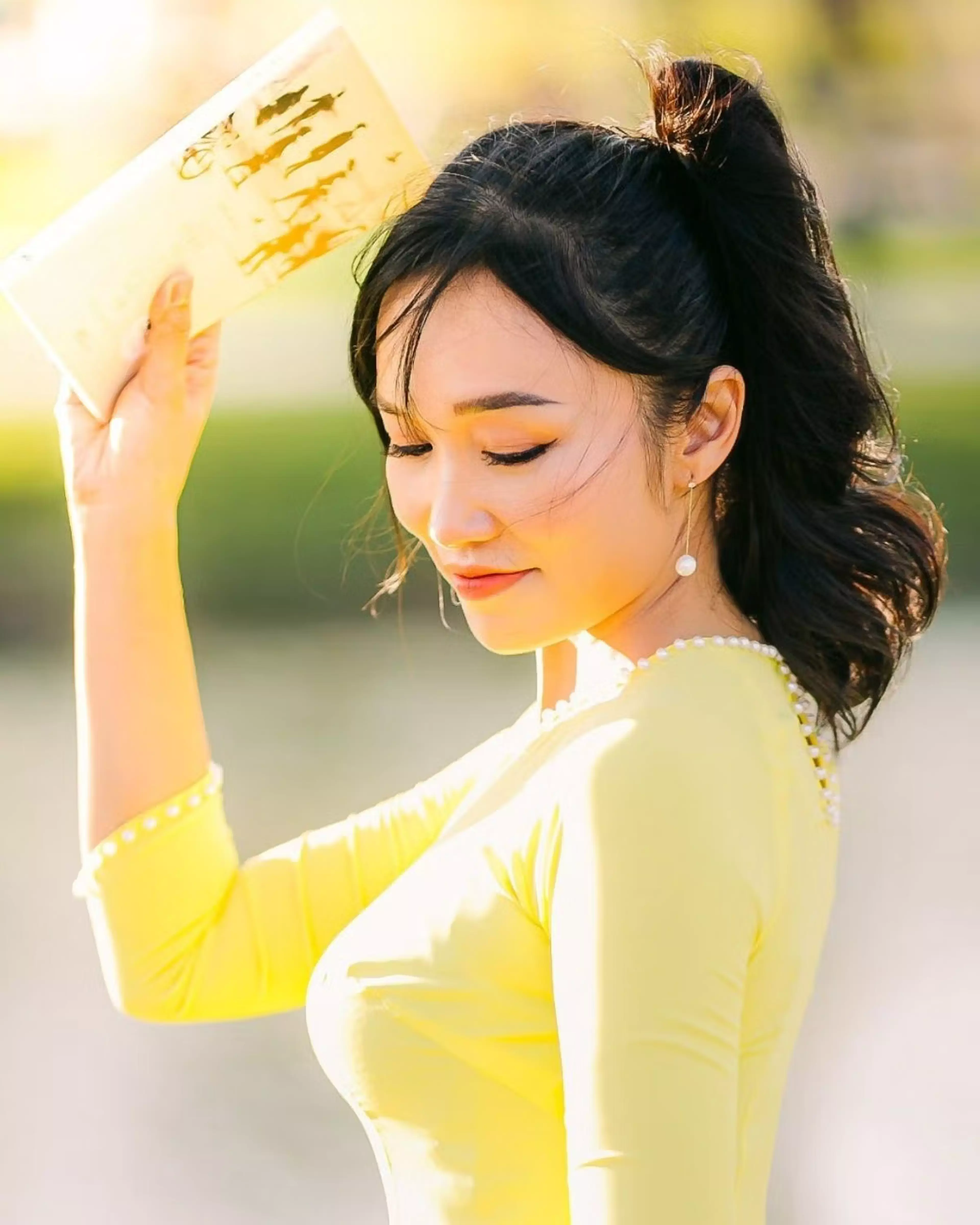 Những kiểu tóc đẹp để phối cùng áo dài khi chụp ảnh 29 tôn lên ngũ quan hài hòa lại giúp chị em hack tuổi - 9