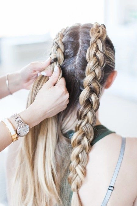 Những kiểu tóc sành điệu này có thể gây ra rụng tóc mà bạn không hề hay biết - 2