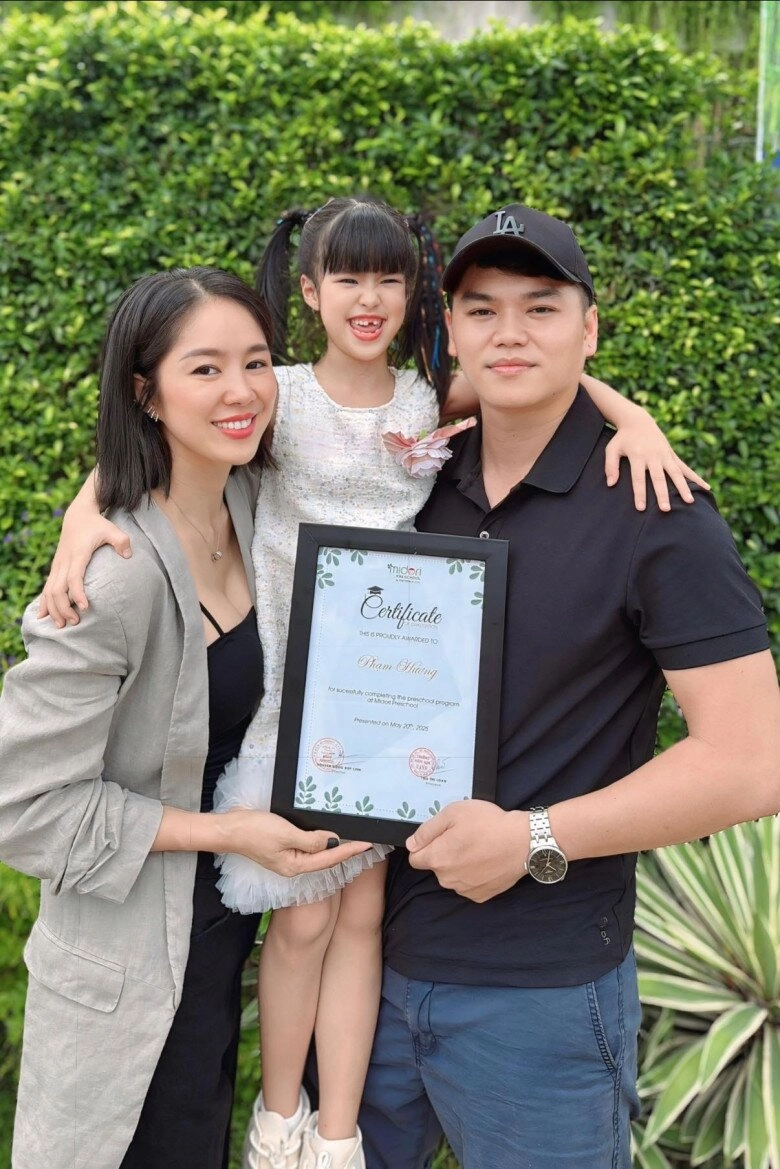 Những ông bố nổi tiếng đưa con gái nhập học chồng lê phương căng thẳng thấy rõ con trai bầu hiển chuẩn phong thái chủ tịch - 4