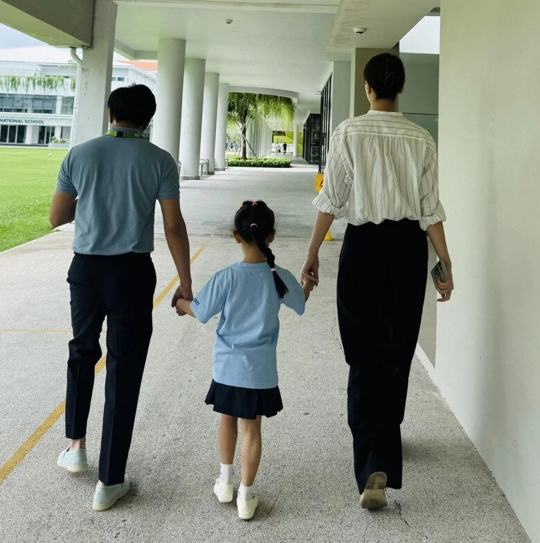 Những ông bố nổi tiếng đưa con gái nhập học chồng lê phương căng thẳng thấy rõ con trai bầu hiển chuẩn phong thái chủ tịch - 6