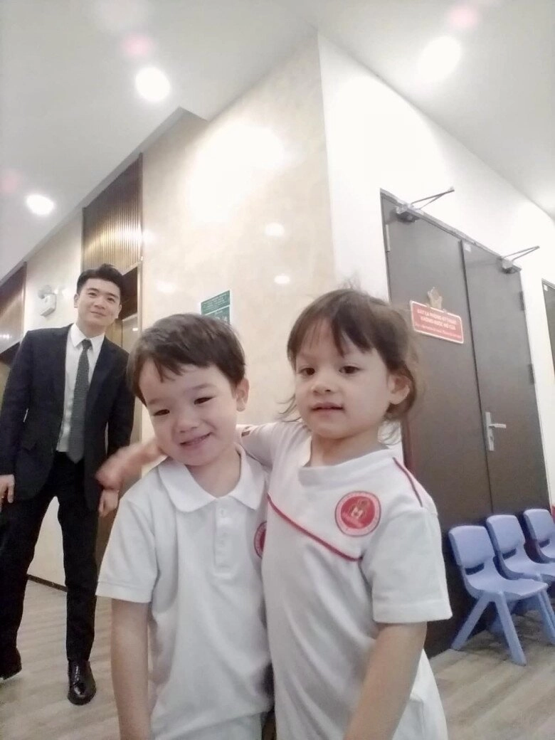Những ông bố nổi tiếng đưa con gái nhập học chồng lê phương căng thẳng thấy rõ con trai bầu hiển chuẩn phong thái chủ tịch - 15