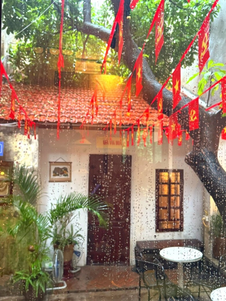 Những quán cafe rực rỡ cờ hoa dịp quốc khánh 29 lưu lại ngay để tranh thủ check-in trước khi đông nghịt khách - 4